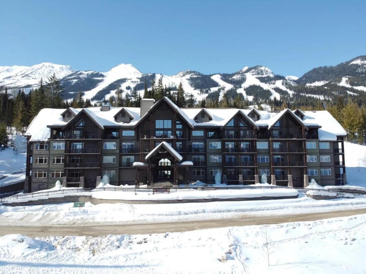 Fully Renovated Ski-In/Out Loft With Private Hot Tub! Golden Esterno foto