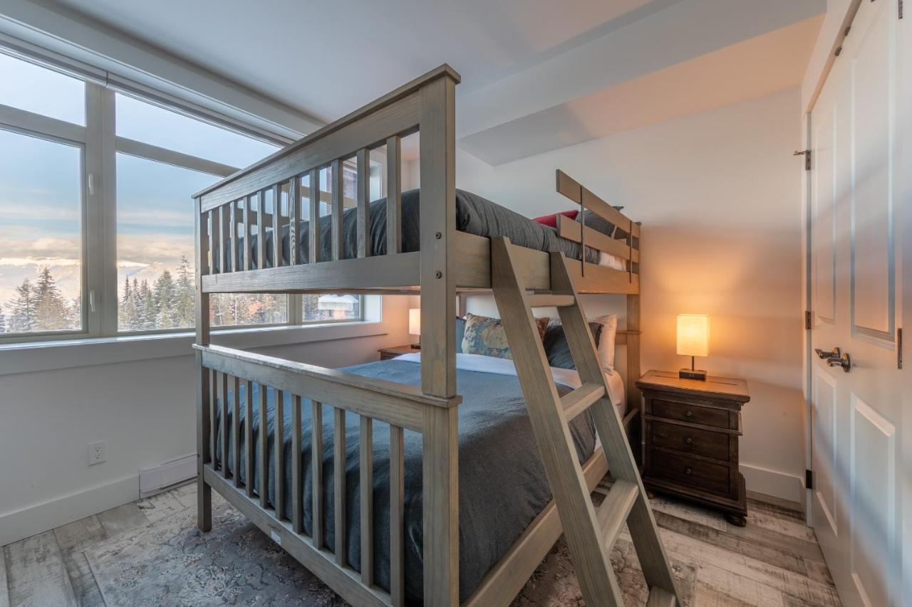 Fully Renovated Ski-In/Out Loft With Private Hot Tub! Golden Esterno foto